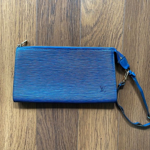 Authentic Louis Vuitton Pochette - Picture 2 of 12